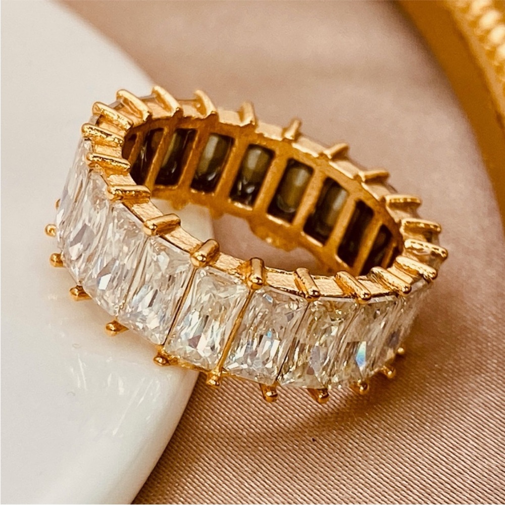Elegant Gold and Silver Women's Ring